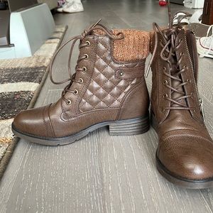 STQ brown zip-up combat boots (size 6)